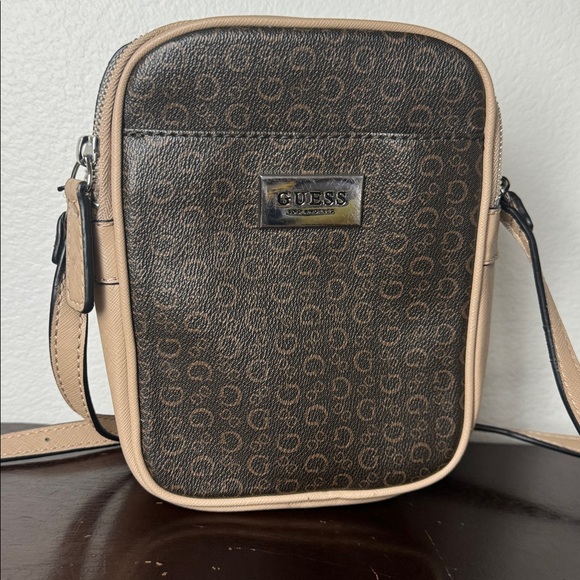 This is a Guess Los Angeles Terence shoulder bag in brown and beige. - Picture 2 of 4